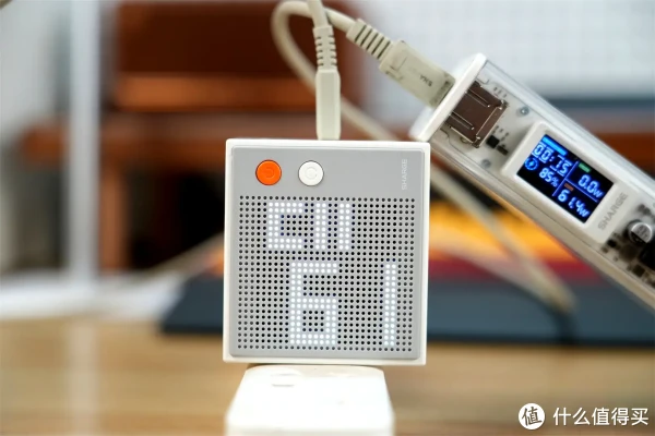 配资台 闪极点阵屏 140W 充电器：氮化镓与点阵屏的科技融合